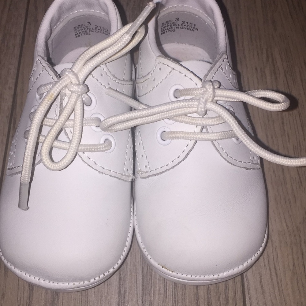 Size 3 toddler white oxford loafers.